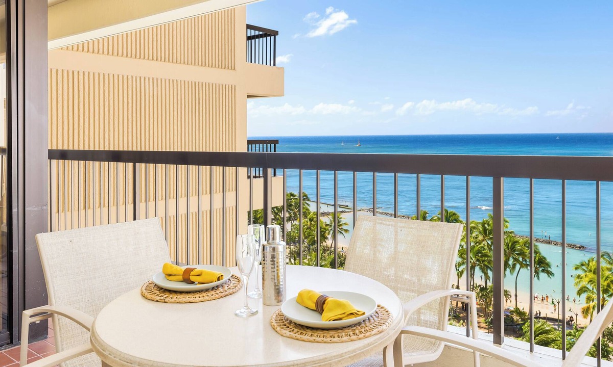 Waikiki Condo | Ocean View Paradise Escape at Waikiki Beach Tower Near Shops & Restaurants