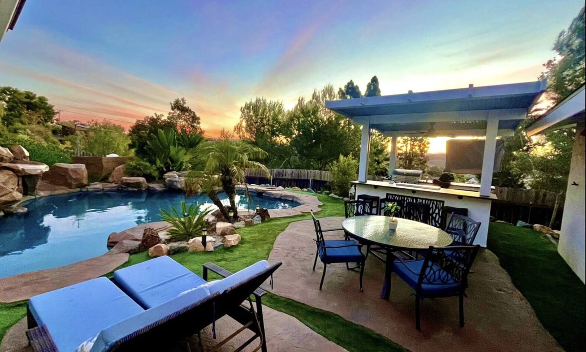 Fire Mountain House | Ocean View Poolside Retreat