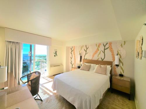 Ala Moana Hotel | Ocean View Room at Ala Moana Hotel- Fees include