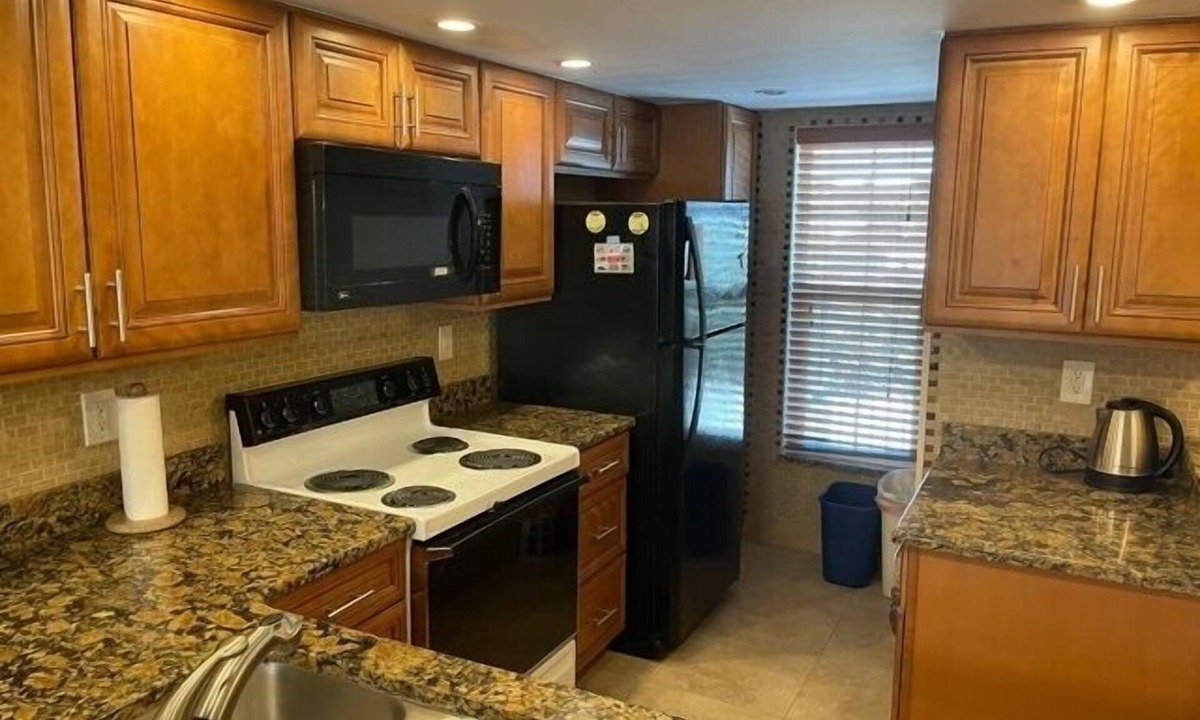 Point East Condo | Ocean View Second Floor 2/2