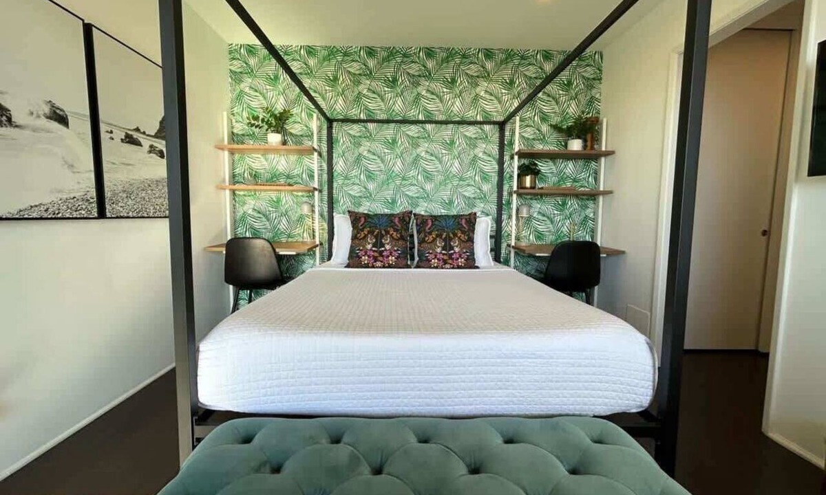The Strand Apartment | Ocean View Studio Manhattan Beach