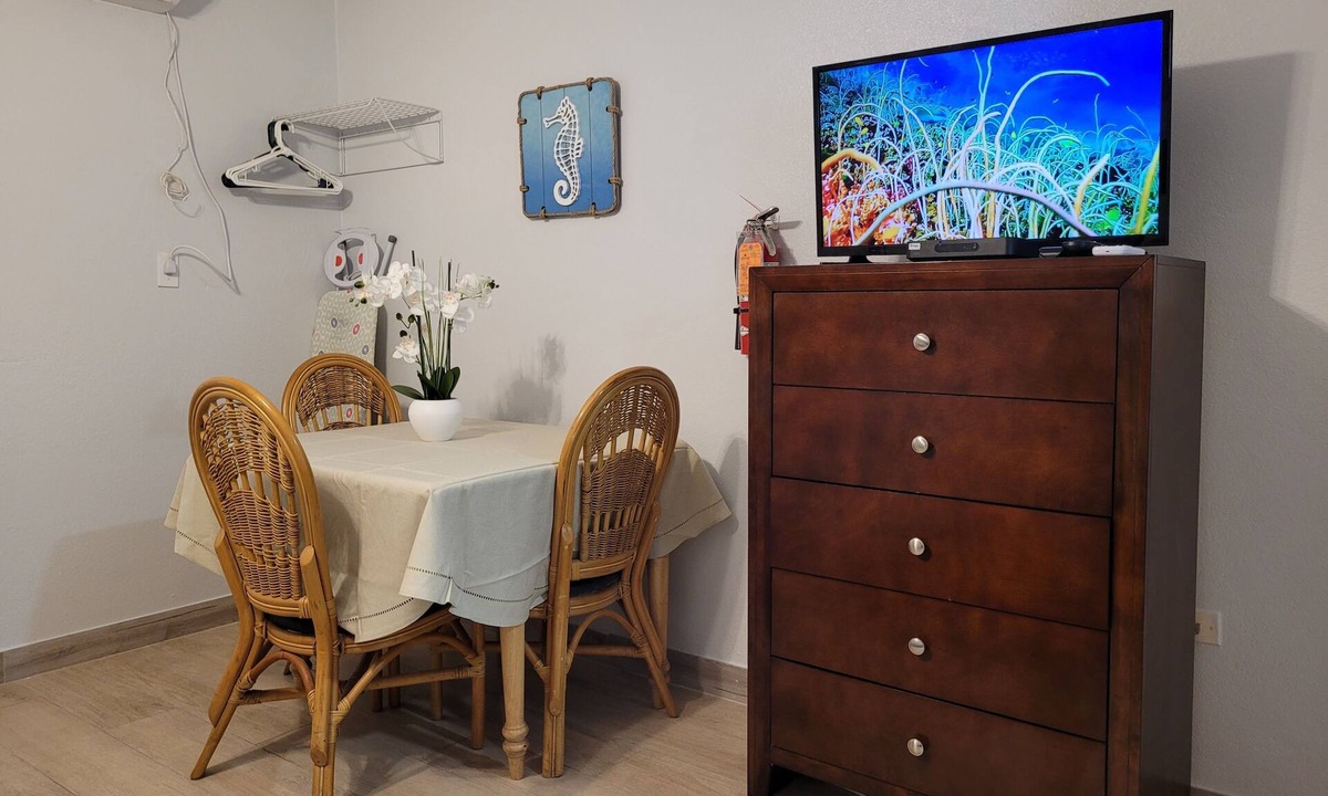 Seven Mile Beach Apartment | Ocean View Studio - #9