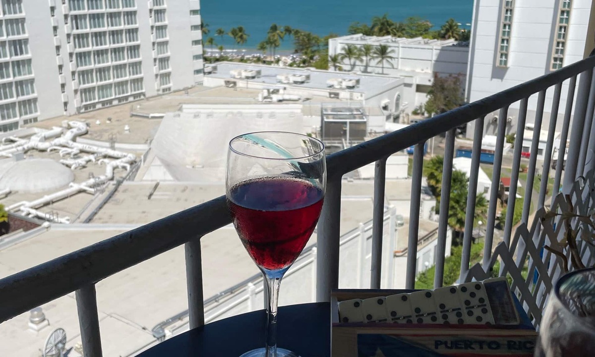 Isla Verde Apartment | Ocean View with Balcony & Solar Generator Isla Verde LOCATION-LOCATION-LOCATION