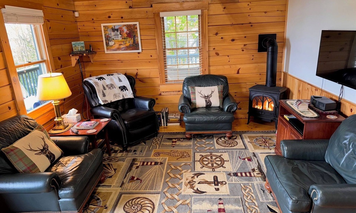 Northport Cabin | Ocean Views Charming 2-bedroom 2 bath Modern Log Cabin