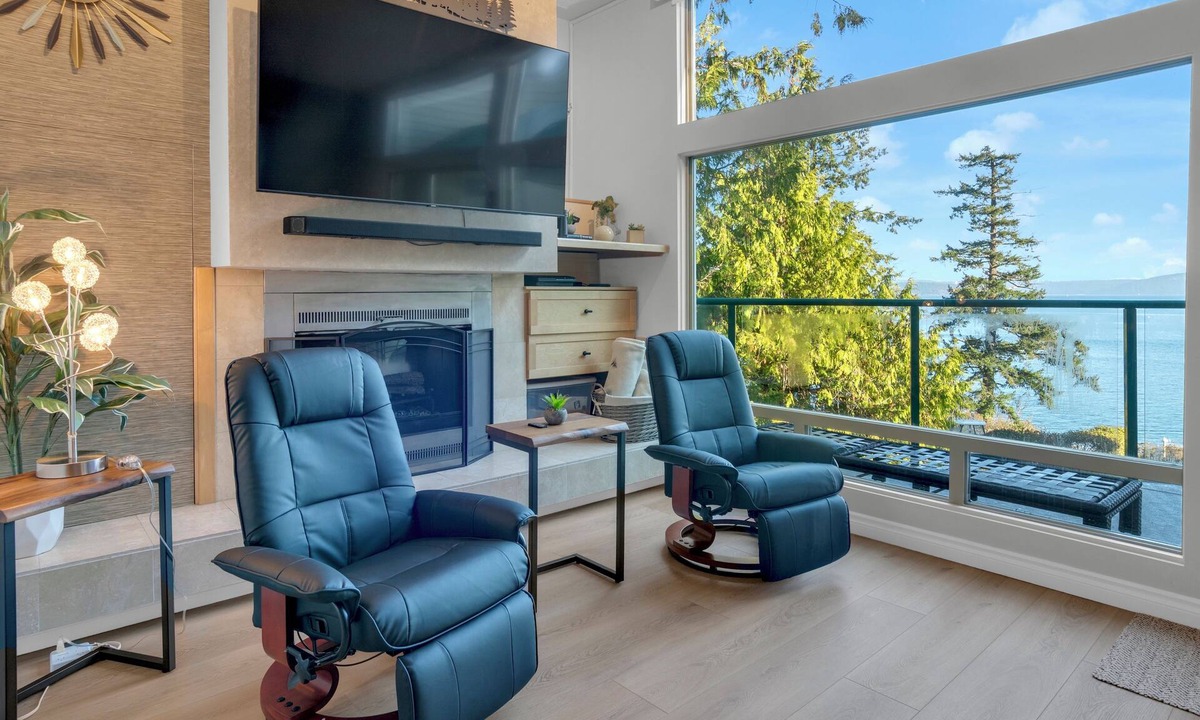 North Oyster Condo | Ocean views, heated pool and private beach on Vancouver Island. Inn of the Sea!