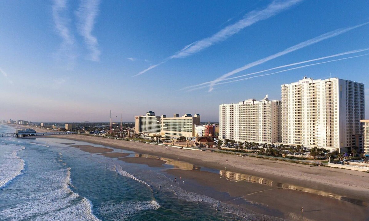 Smith's Memento Resort | Ocean Walk 2bed/2bath Lock Off. Daytona Beach, FL!