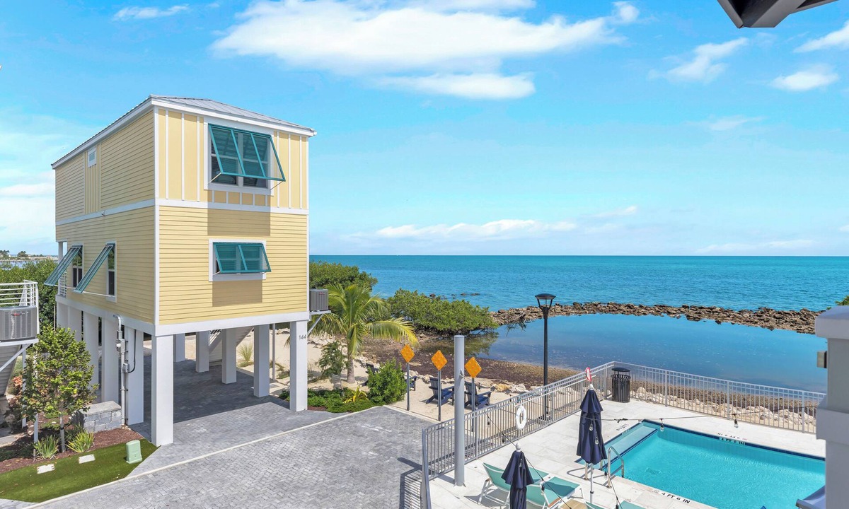 Seabreeze Trailer Park Resort | Ocean Waves Below Your Balcony Stunning 2BR/2BA! Min 28-Day Reservation Required