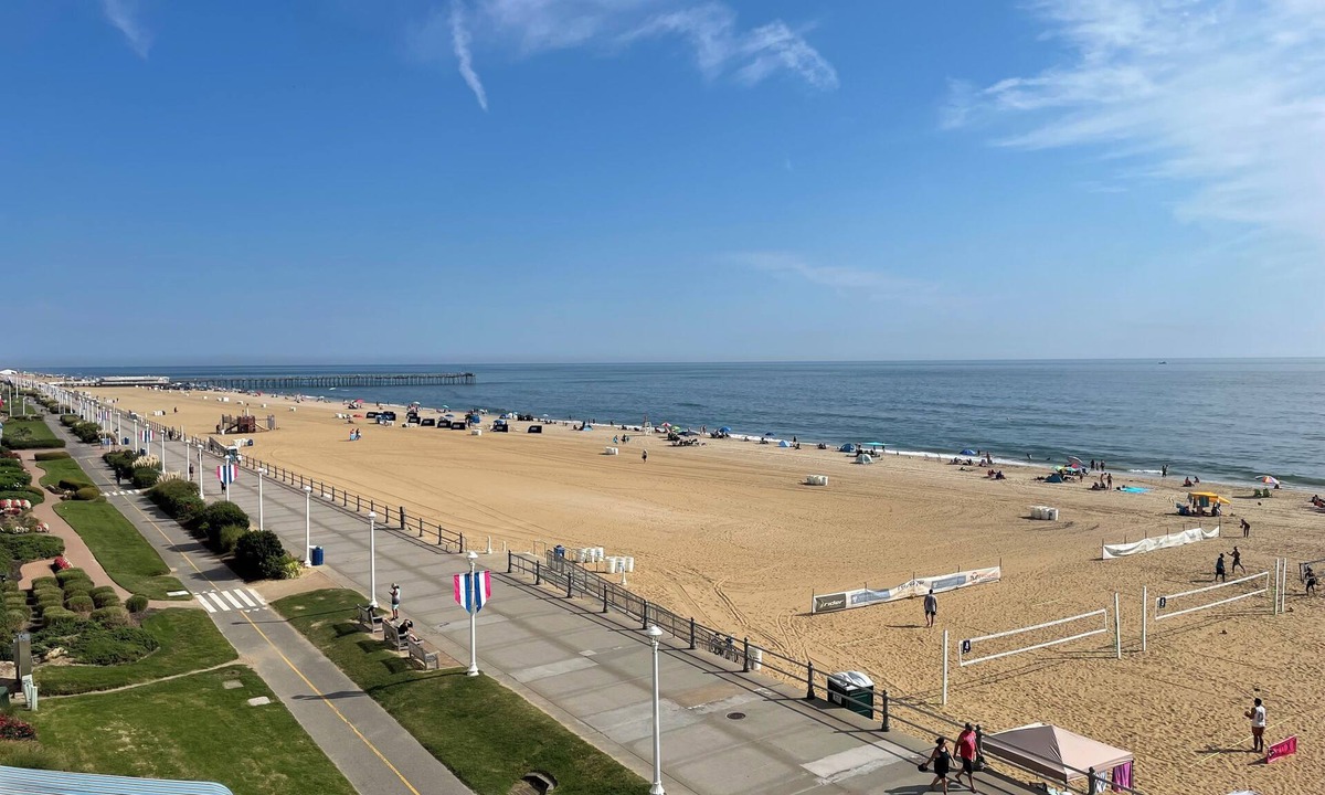 Northeast Virginia Beach Condo | Oceanfront 1-bedroom condo in Virginia Beach with Kitchen, Balcony, Pool, WiFi