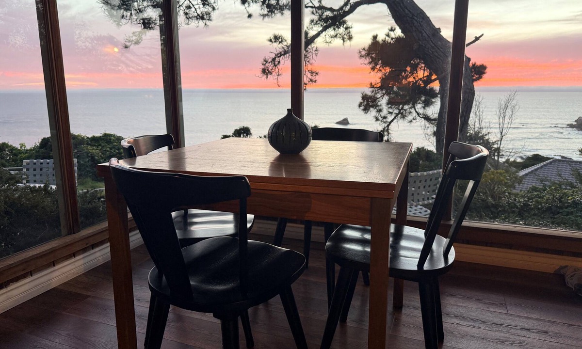 Gualala House | Oceanfront 1+ Bedroom Coastal Retreat with hot tub