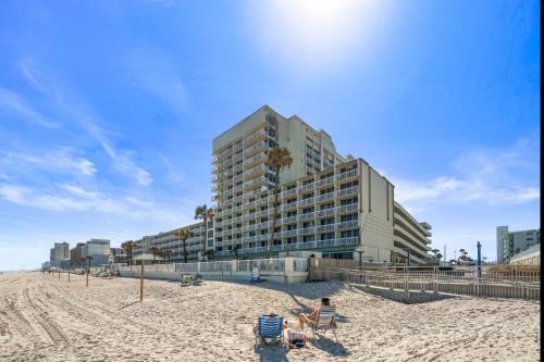 Ortona Park House | Oceanfront 1BR Condo Daytona Resort Pool Access