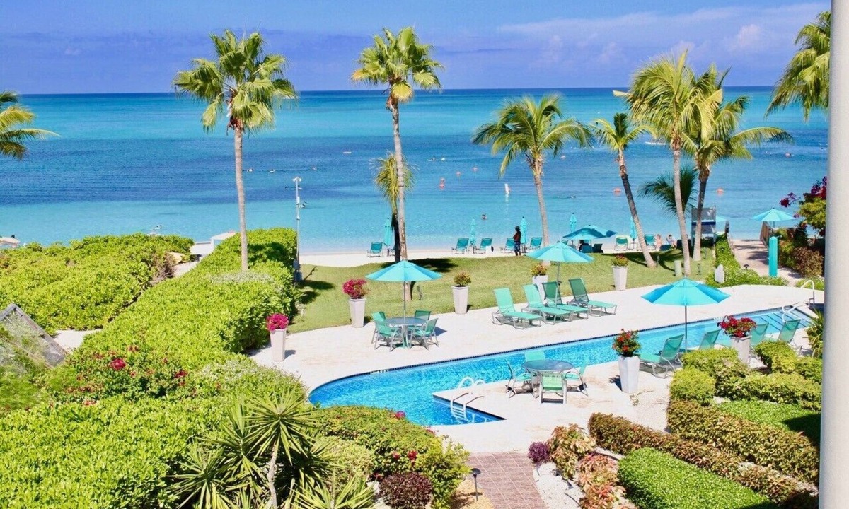 The Bight Condo | Oceanfront 2 b/r - Coral Gardens, Grace Bay Beach!