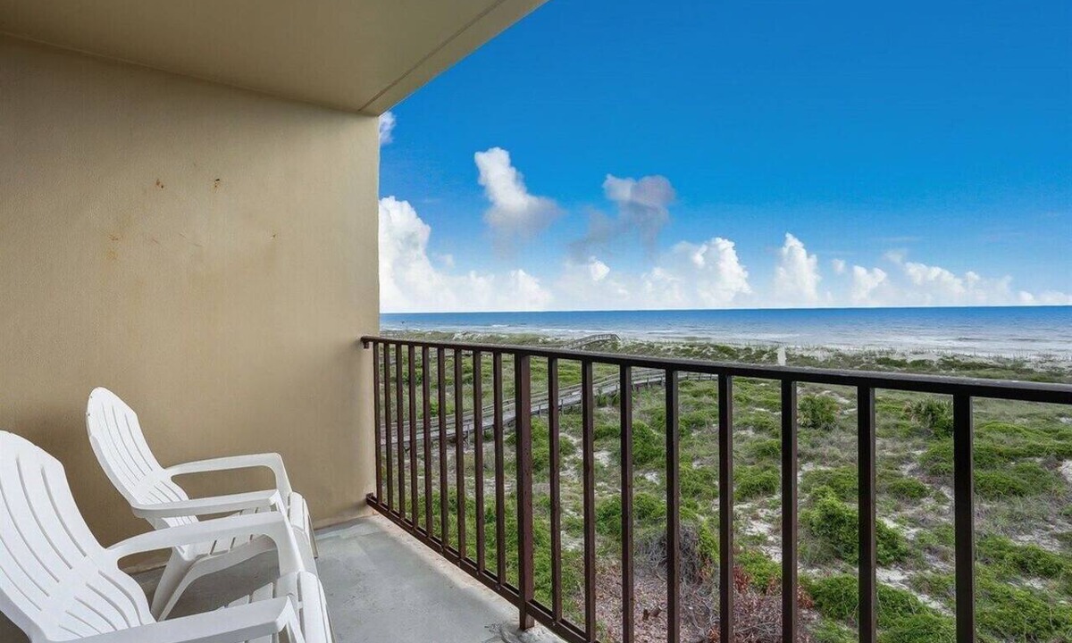 Fernandina Beach Condo | Oceanfront 2BR/2BA condo with pool, balcony, and beach access.