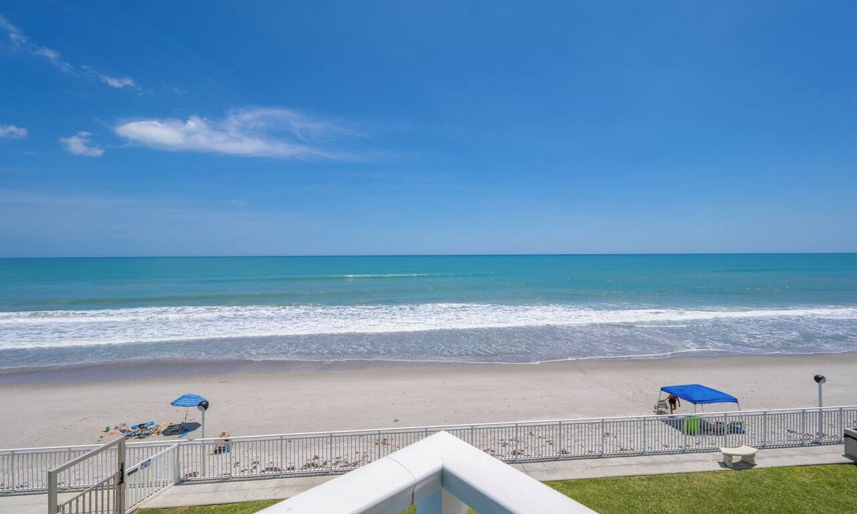 Satellite Beach Condo | Oceanfront 2BR Condo w/Private Balcony at Paradise Beach Club, Unit 341