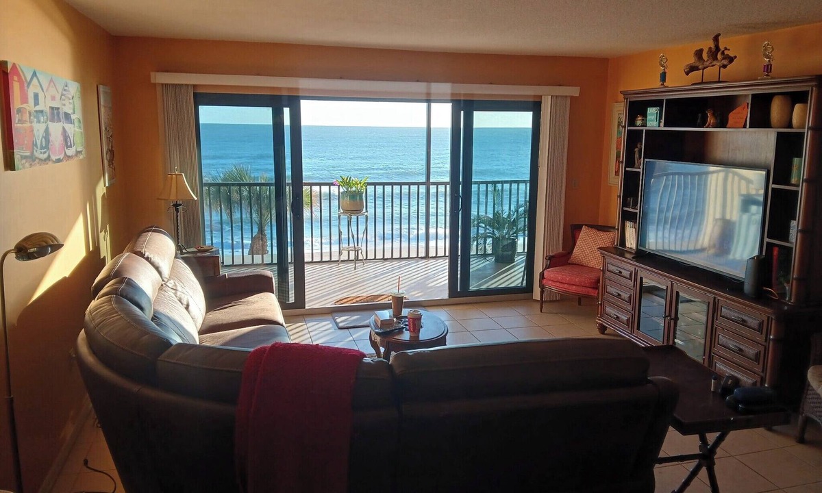 Gulfstream Beach Condo | Oceanfront 3-bedroom condo in heart of Satellite Beach