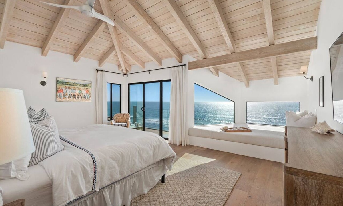 Solana Beach Apartment | Oceanfront 3BD Penthouse. Pool Spa Pickleball and a short walk to all!