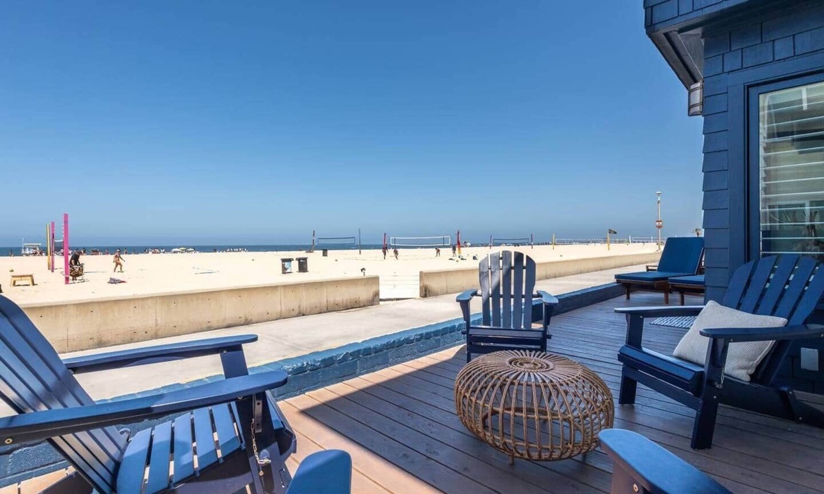 Hermosa Beach House | Oceanfront 5 Bedroom Designer-Renovated w/Parking