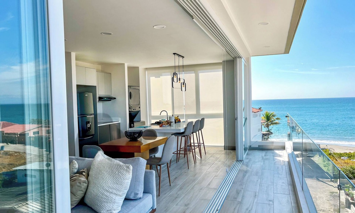 Salinas Condo | Oceanfront Apt. Jacuzzi, Pool & Garage