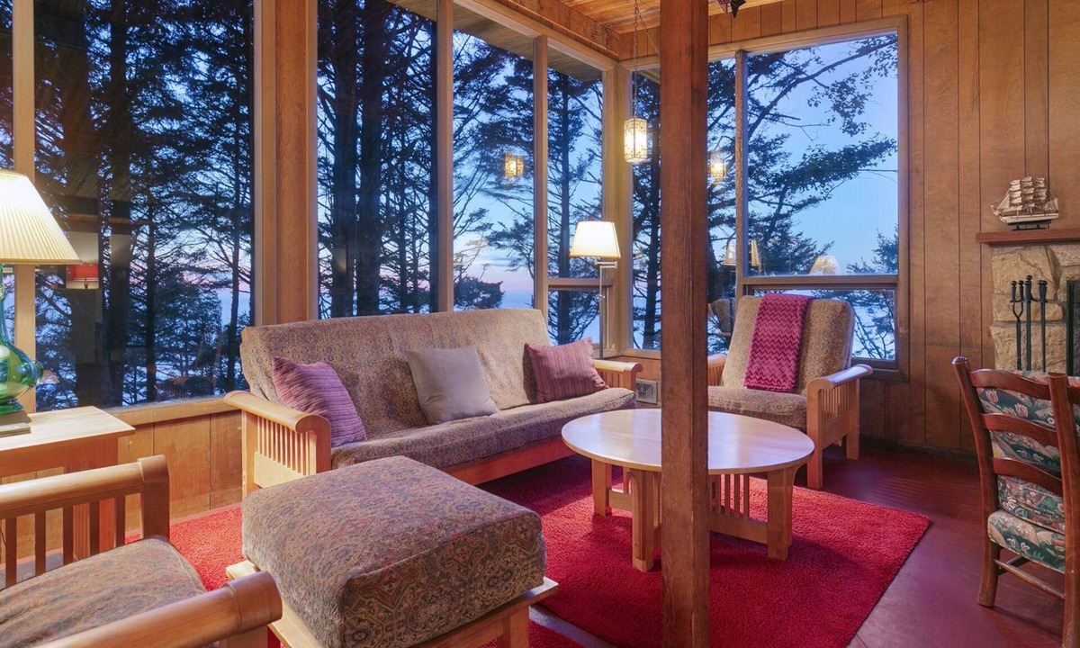Arch Cape House | Oceanfront Beach House in Falcon Cove, Arch Cape, Oregon. Near Cannon Manzanita
