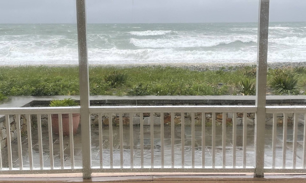 Hull House | Oceanfront Beach House