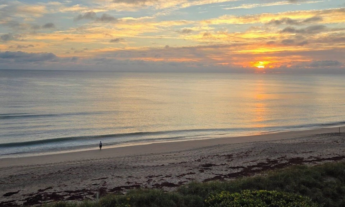 Hutchinson Island South Condo | Oceanfront, beautiful panoramic 5th floor view. Minimum of one month rental.