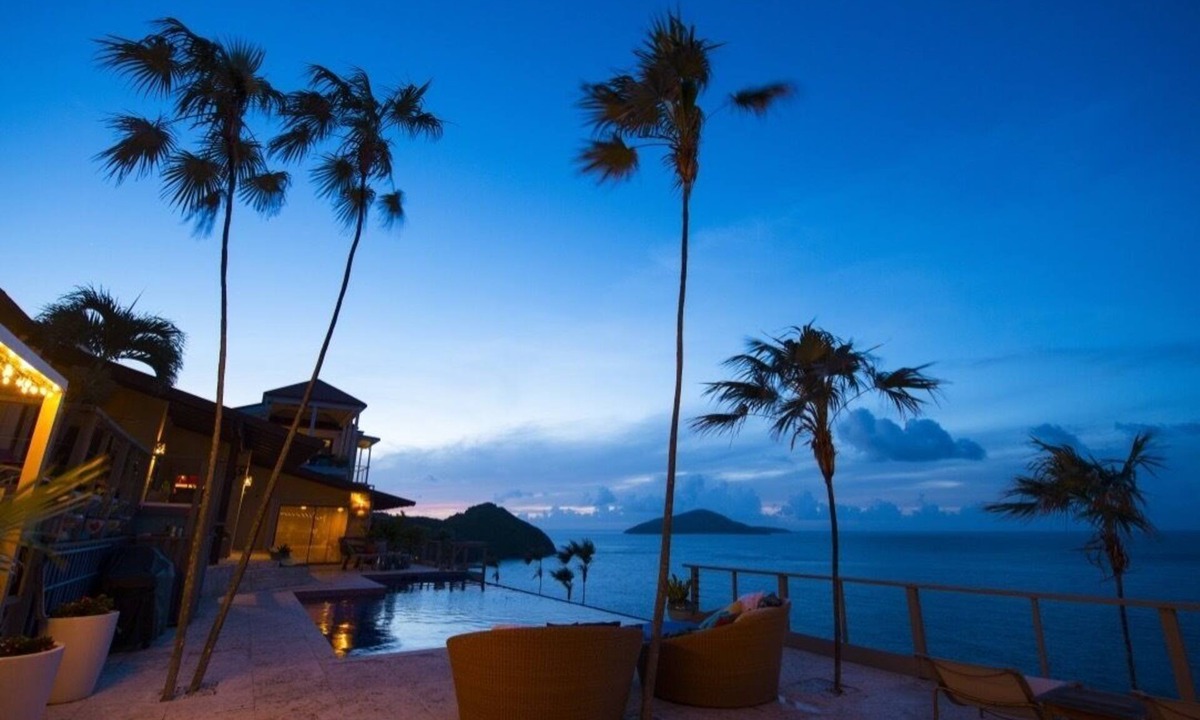 Estate Kings Quarter Villa | Oceanfront Cliffside Villa w/Infinity Pool - 6 bedrooms sleeps up to 15.