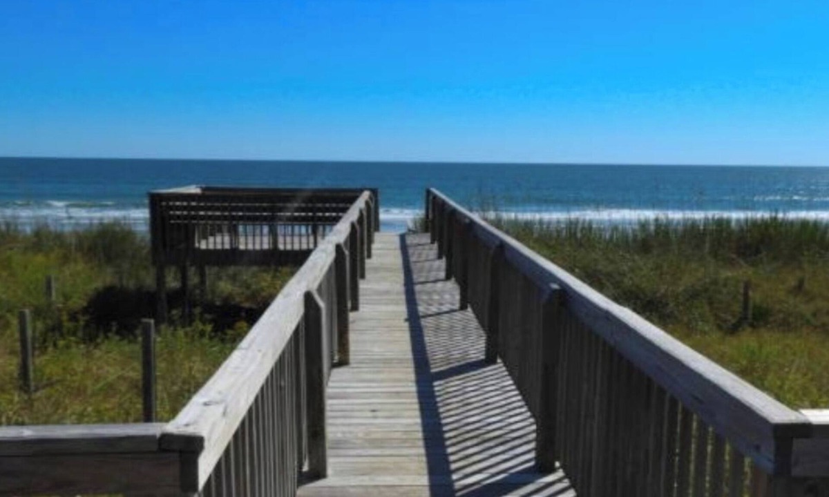 Ocean Isle Beach Condo | Oceanfront Complex with Ocean Views.