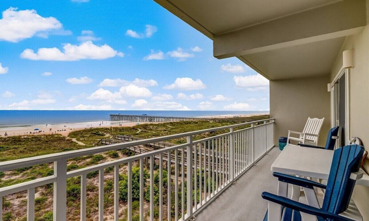 Fernandina Beach Condo | Oceanfront condo with balcony, pool, updated interior