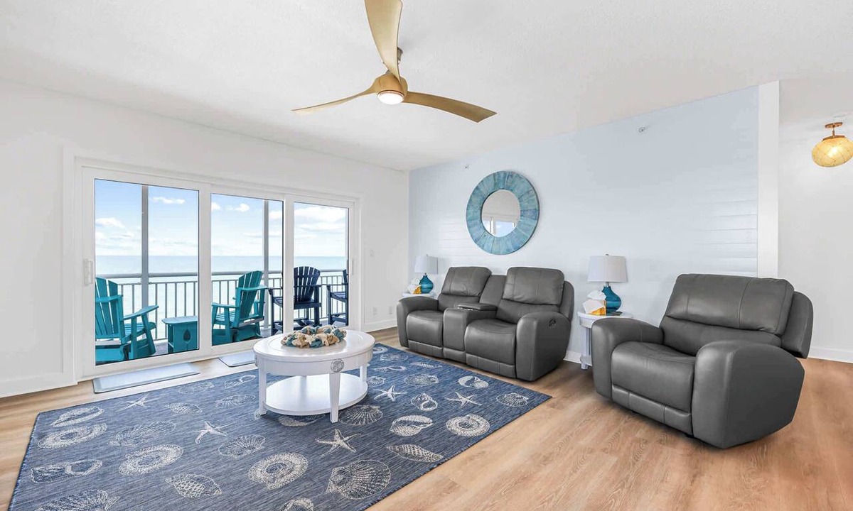 South Patrick Shores Condo | Oceanfront condo w/balcony & rocket launch views