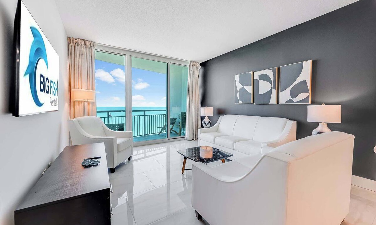 Downtown Myrtle Beach Condo | Oceanfront condo near Boardwalk with beach access