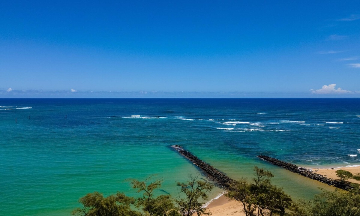 Kapaa Condo | Oceanfront condo with pool, hot tub, sauna, tennis, BBQ, putting green, & lanai