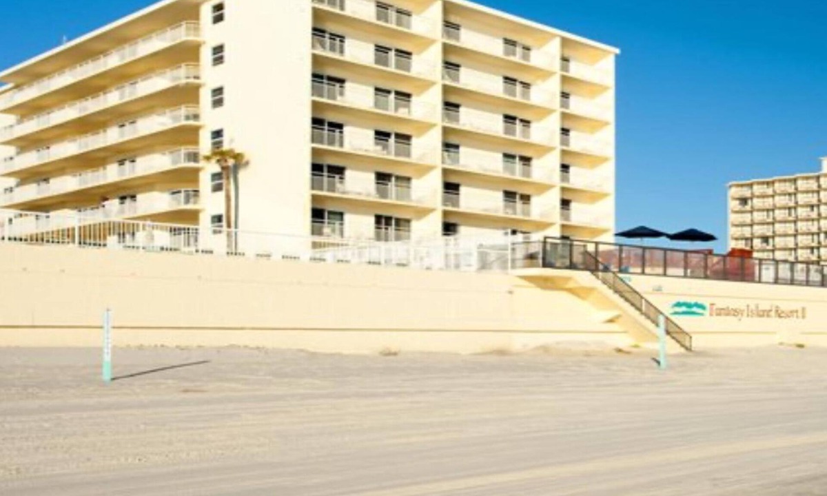 Daytona Beach Shores Resort | OCEANFRONT DAYTONA BEACH SHORES FANTASY ISLAND II BIKE WEEK 2-28,3-7 2026 1BR