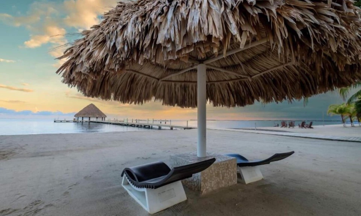 Plantation Condo | Oceanfront Dream – 1BR Villa in Placencia