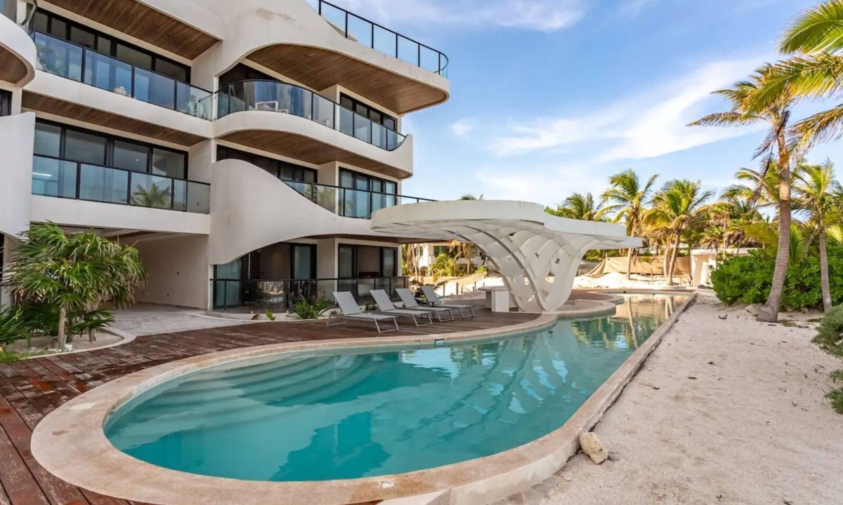 Tulsayab Apartment | Oceanfront Dreams: Immerse yourself in unforgettable sunrises in front of the Caribbean.
