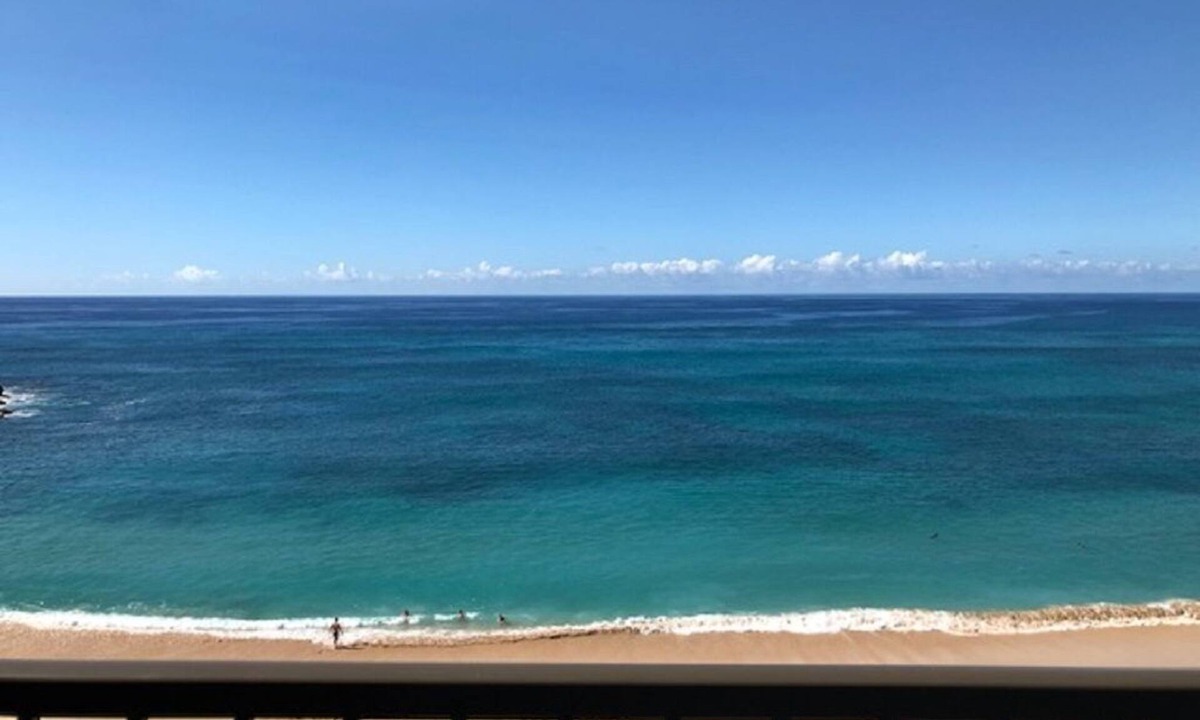 Makaha Condo | Oceanfront Hawaiian Princess 1002 1990/NUC-2258