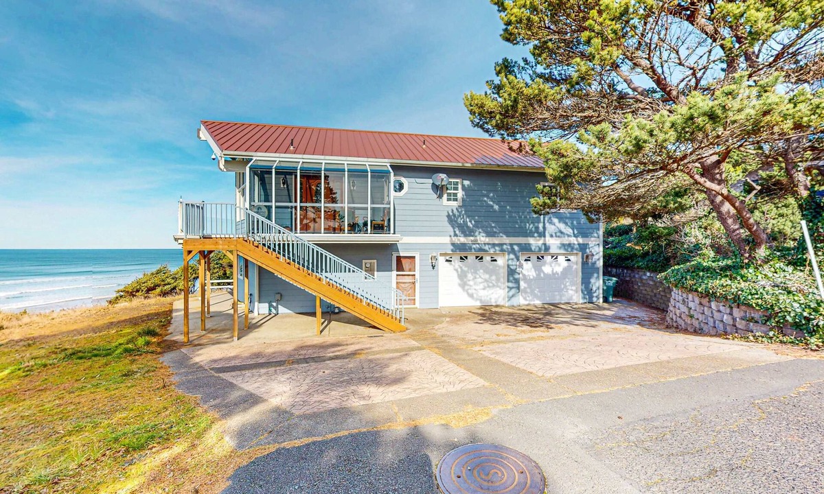 Newport House | Oceanfront home with easy beach access and great location in town