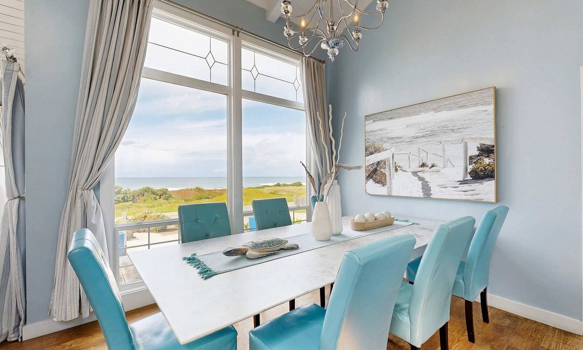 Fort Bragg House | Oceanfront Home with Hot Tub, Beach Access, Deck