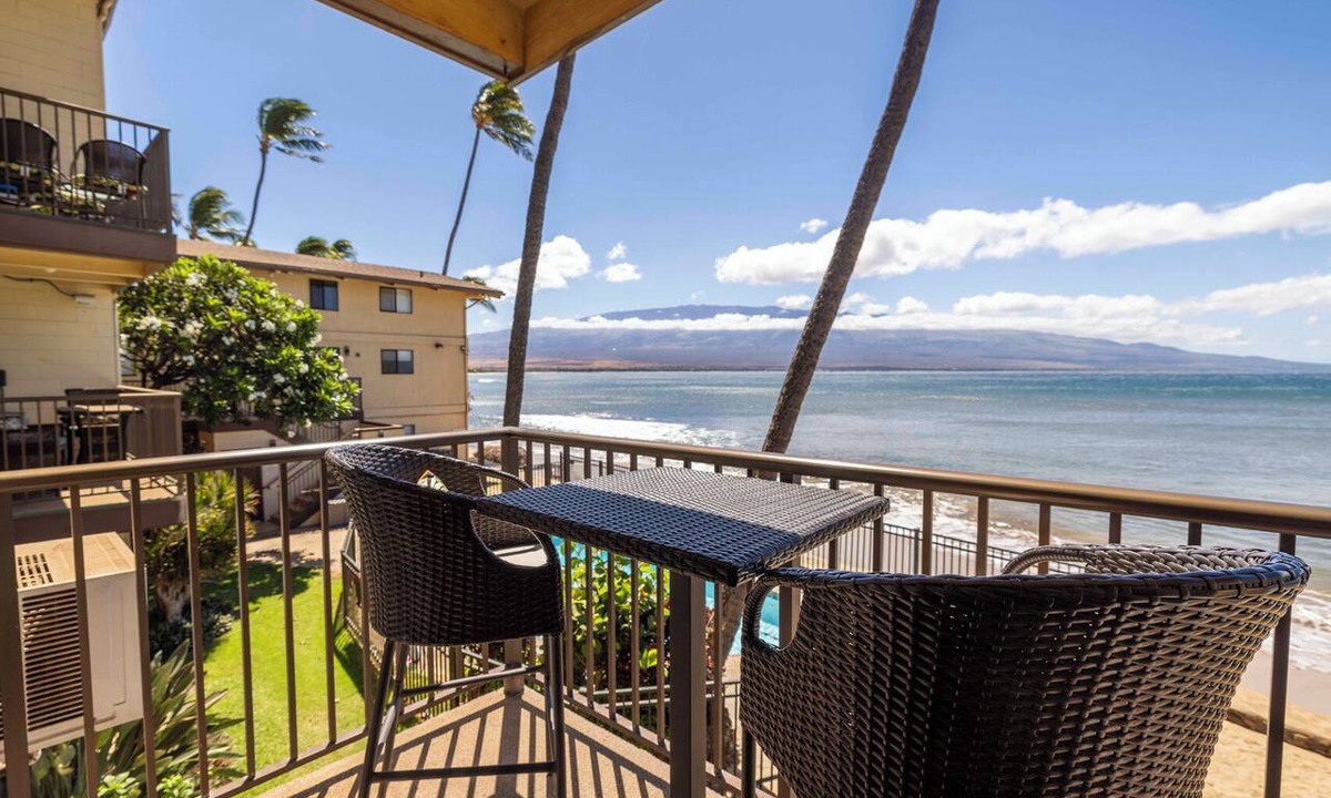 Maalaea Condo | Oceanfront Hono Kai B7 Escape Maui Condo Pool & Walk to Beach -Ma’alaea Bay
