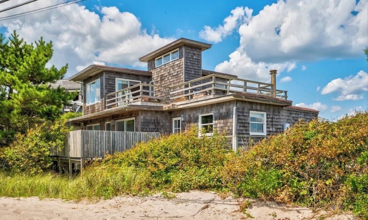 Bayberry Dunes House | OceanFront Hot Tub 8'x9' 5bed/3Bath Ocean & Bay Views AC, EXPANSIVE OCEAN FRONT VIEWS LARGE DECKS NE.