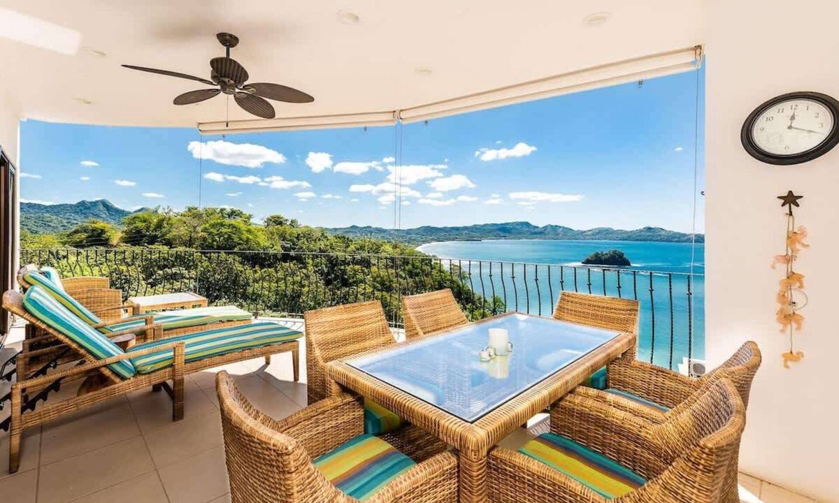 Playa Flamingo Condo | Oceanfront Infinity Pool and Sunset Veranda