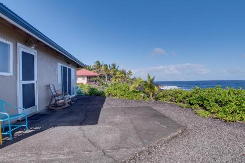 Keaau House | Oceanfront Keaau Gem: Ocean & Sunrise Views, Pool