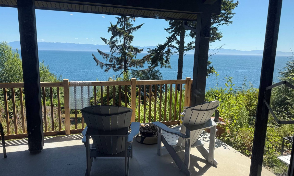 Juan de Fuca Electoral Area Condo | Oceanfront/king bed/French Beach, 3 acre secluded rain forest/rural/calm/serene
