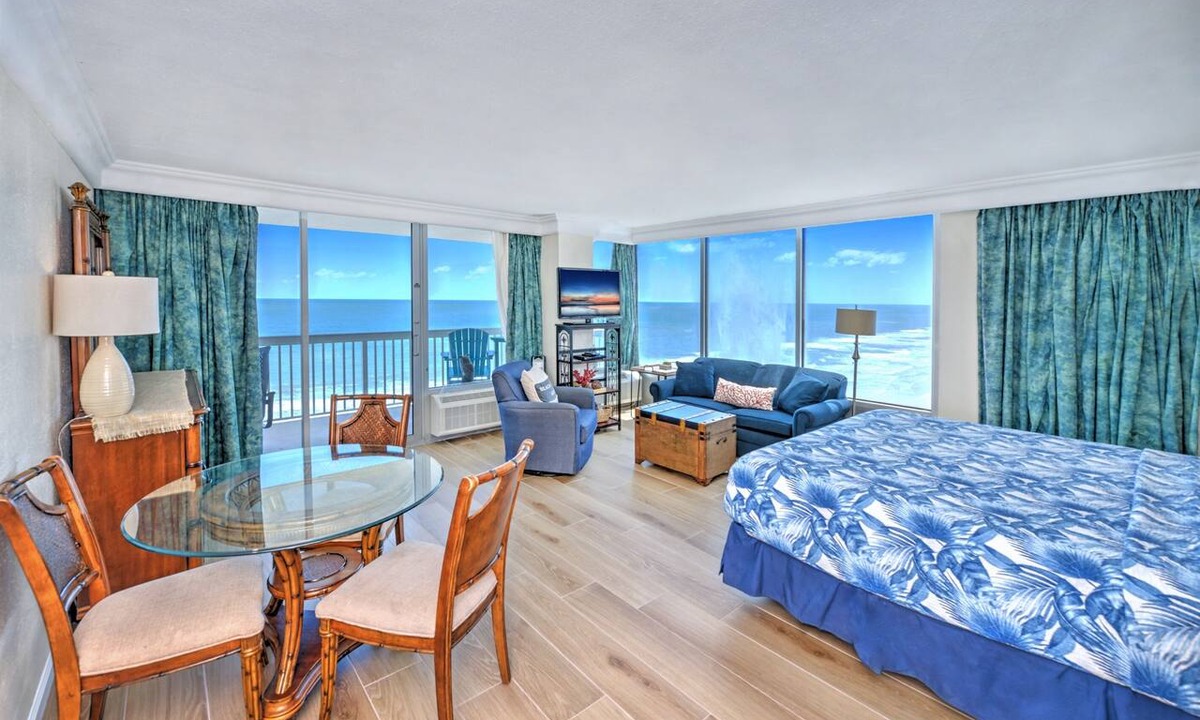 Ortona Park Condo | Oceanfront King Studio w/Balcony| Newly Remodeled