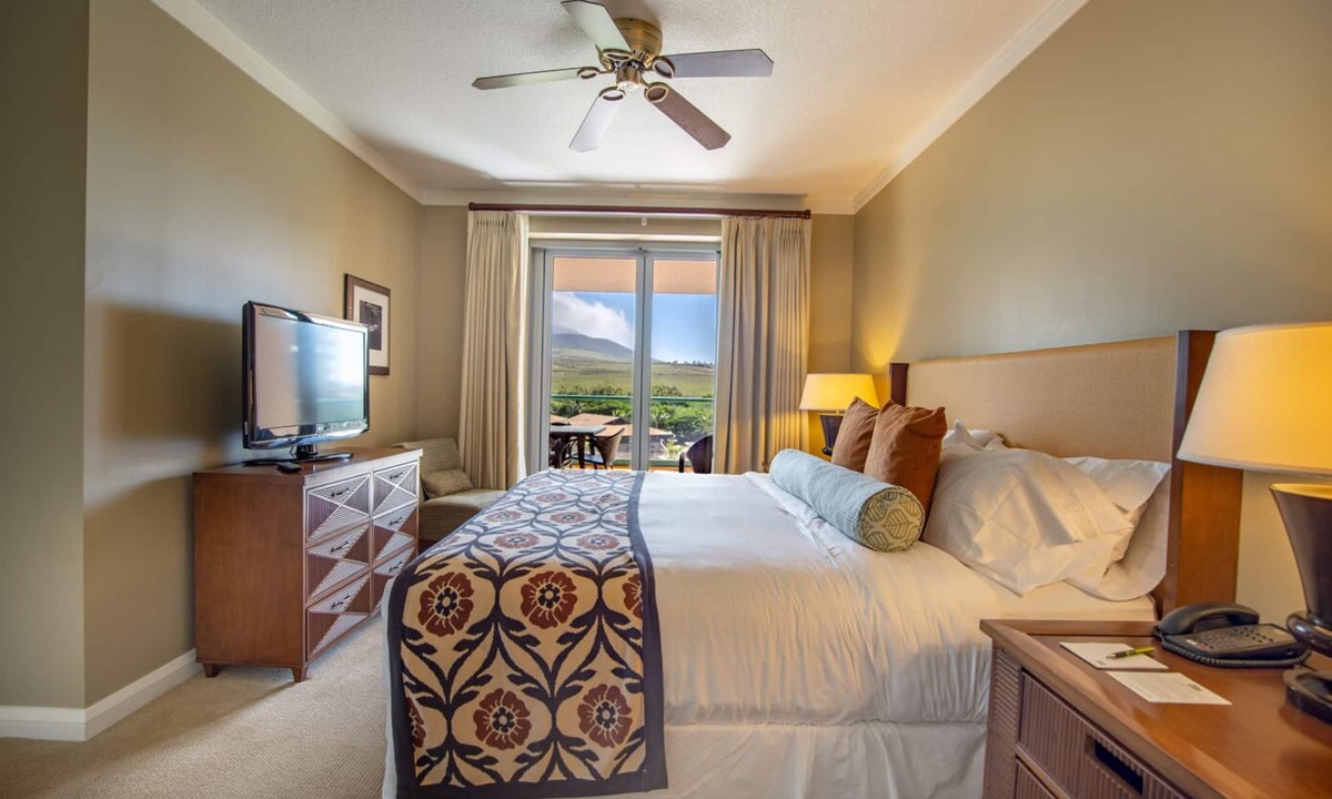 Honokowai Hotel | Oceanfront Lahaina Retreat | 2 Bedroom Resort View at Honua Kai Resort & Spa