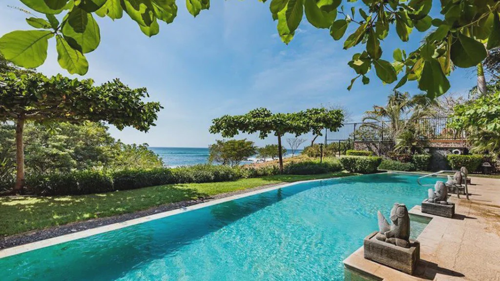 Playa Langosta Condo | Oceanfront Luxury in Playa Langosta Near Tamarindo