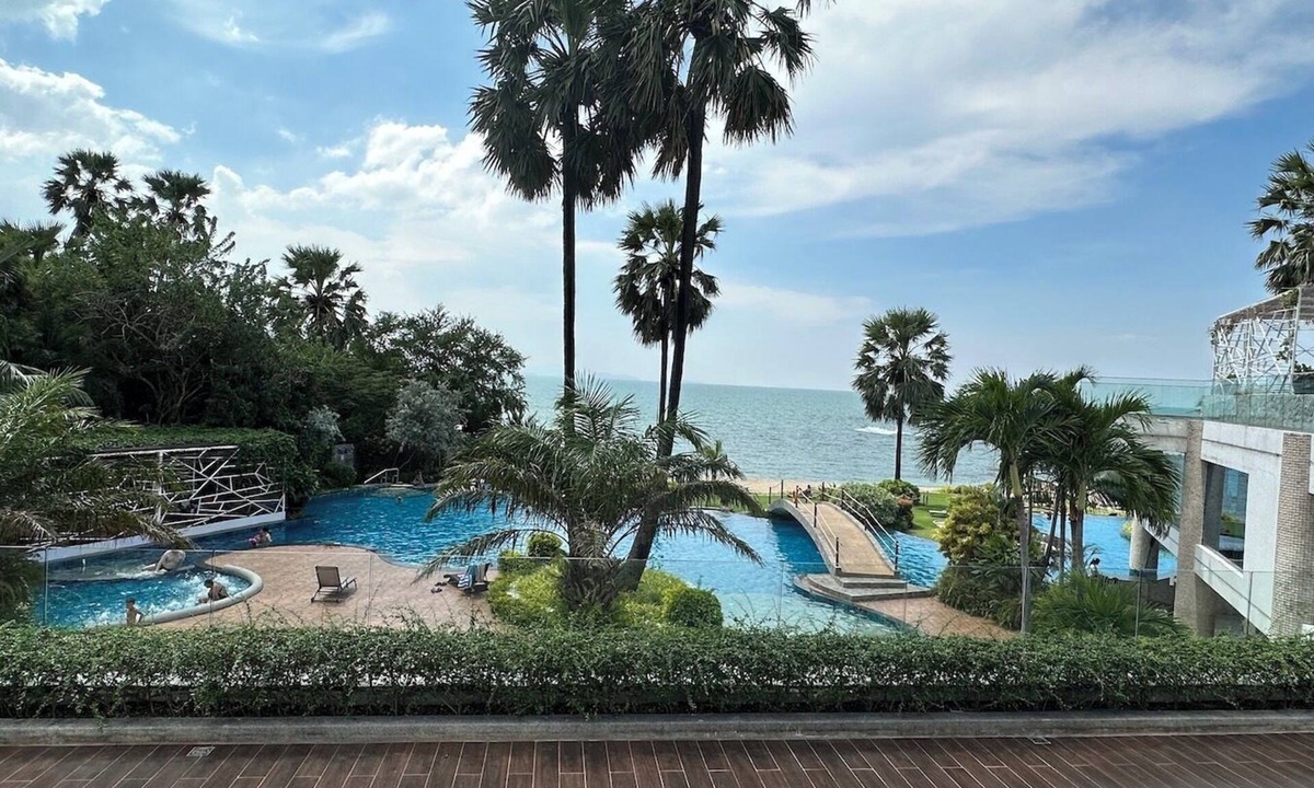 North Pattaya Condo | Oceanfront Luxury 2BR Condo with Private Beach and Pool [1 Minute to Beach ]