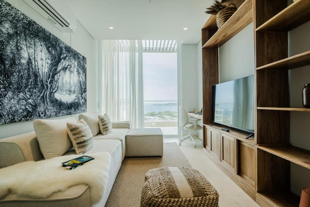 Porto Nao Apartment | Oceanfront Luxury with 3 Bedrooms Jacuzzi & balcony