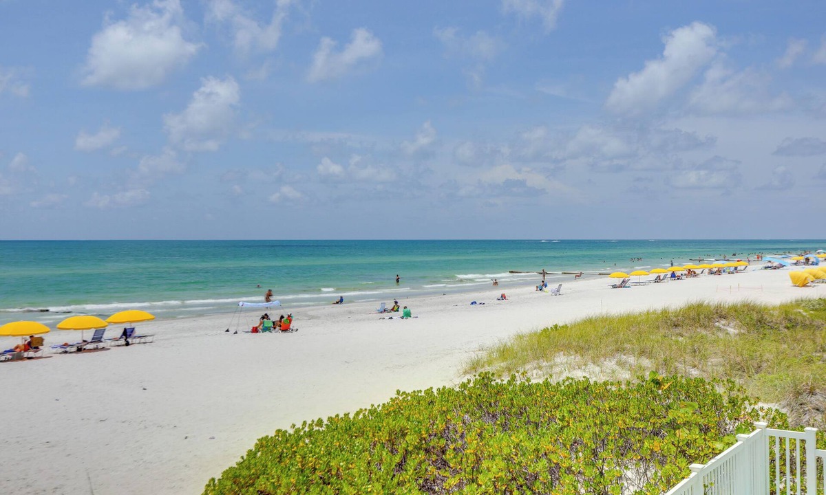 Madeira Beach Condo | Oceanfront Madeira Beach Condo: 1 Mi to Boardwalk!