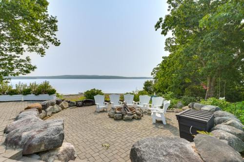 Stockton Springs House | Oceanfront Mid-Coast Maine Home w/Private Beach!