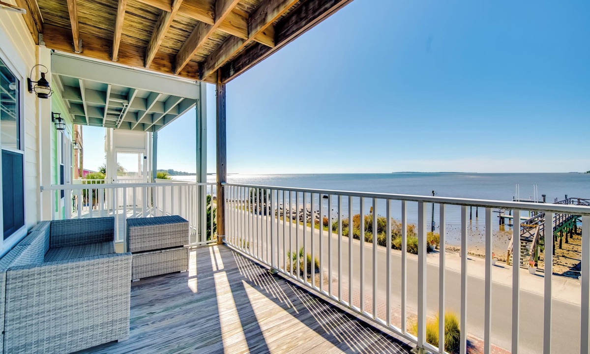 Cedar Key Cottage | Oceanfront Oasis in Cedar Key w/2 Balconies!