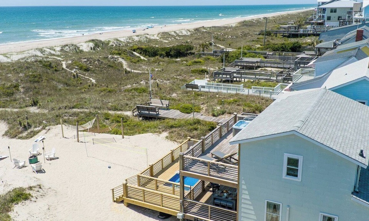 Atlantic Beach House | Oceanfront Oasis + Guesthouse: 2 Hot Tubs, Pool!